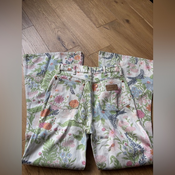Wrangler wanderer 626 high rise floral print bell bottom jeans 26x30 - Picture 7 of 8